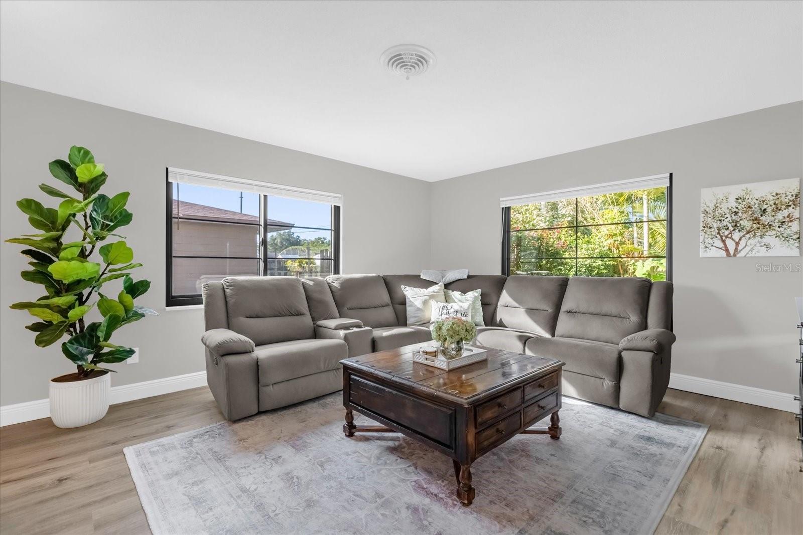 806 ARLINGTON BOULEVARD