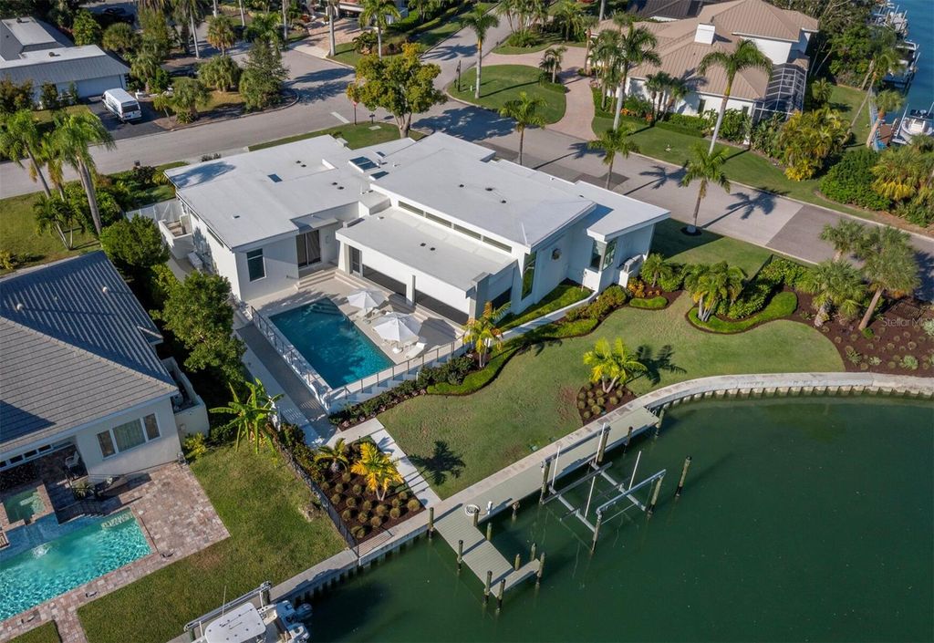 Photo of 656 S Owl Drive, Sarasota, FL 34236 (MLS # A4671970)