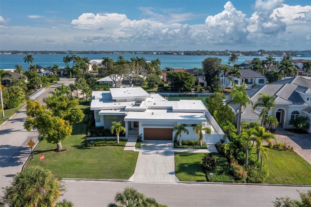 Photo of 656 S Owl Drive, Sarasota, FL 34236 (MLS # A4671970)