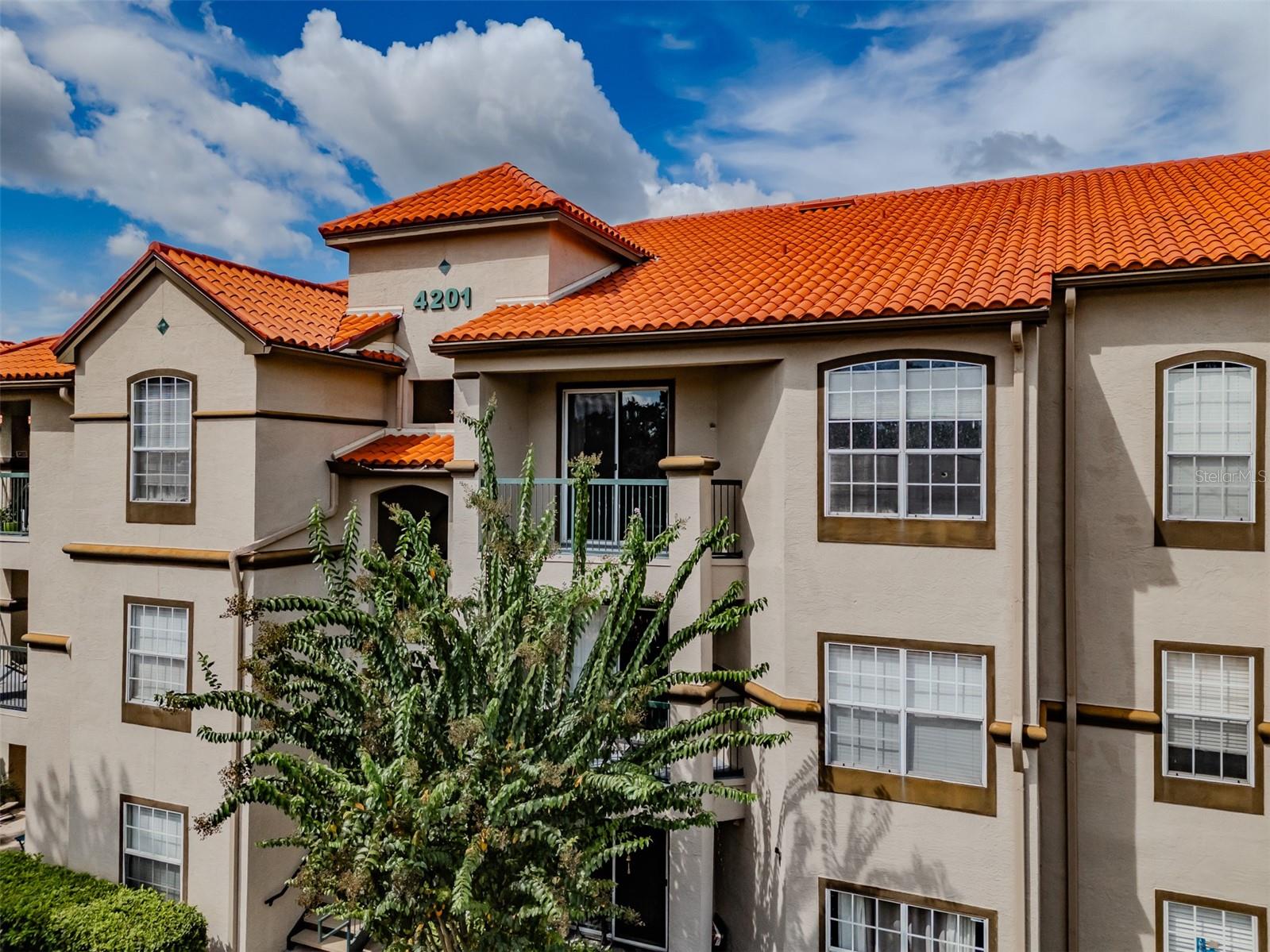 IMMACULATE!! This spacious 1 bedroom, 1 bath condo features a sun balcony. Kitchen has Electric stove, microwave, dishwasher, Formica counter tops. Freshly painted interior, Slider off family room to private balcony. washer and dryer on the closet, utility closet. Third Floor unit. Open parking. On site Club house, community pool, fitness ctr., tennis courts. Near Veterans Expressway for easy commute to Tampa and Tampa International Airport. Minutes from St. Joe's Hospital. Property is sold "AS-IS" including any existing appliances, plumbing, heating and air conditioning and electrical systems .HOA FOR THIS UNIT IS $ 418 MONTLY *BUYER/BUYERS AGENT IS RESPONSIBLE FOR VERIFYING HOA FEES AND DUES, IF ANY, COMMUNITY RULES, SQ FT, LOT SIZE, ROOM DIMENSIONS AND TAXES. AGENTS: