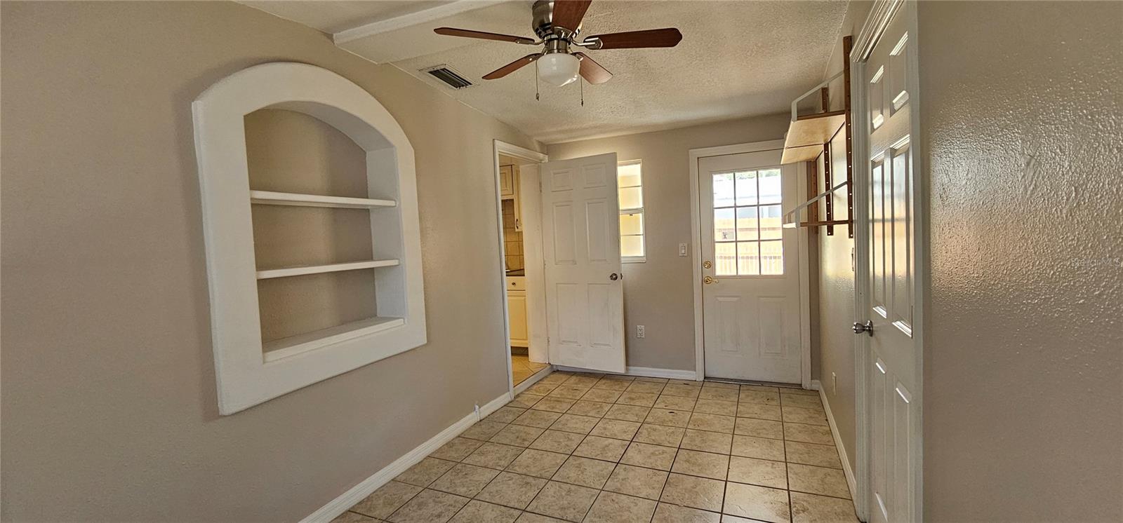 HANOUSEK F E & M M - Residential Lease