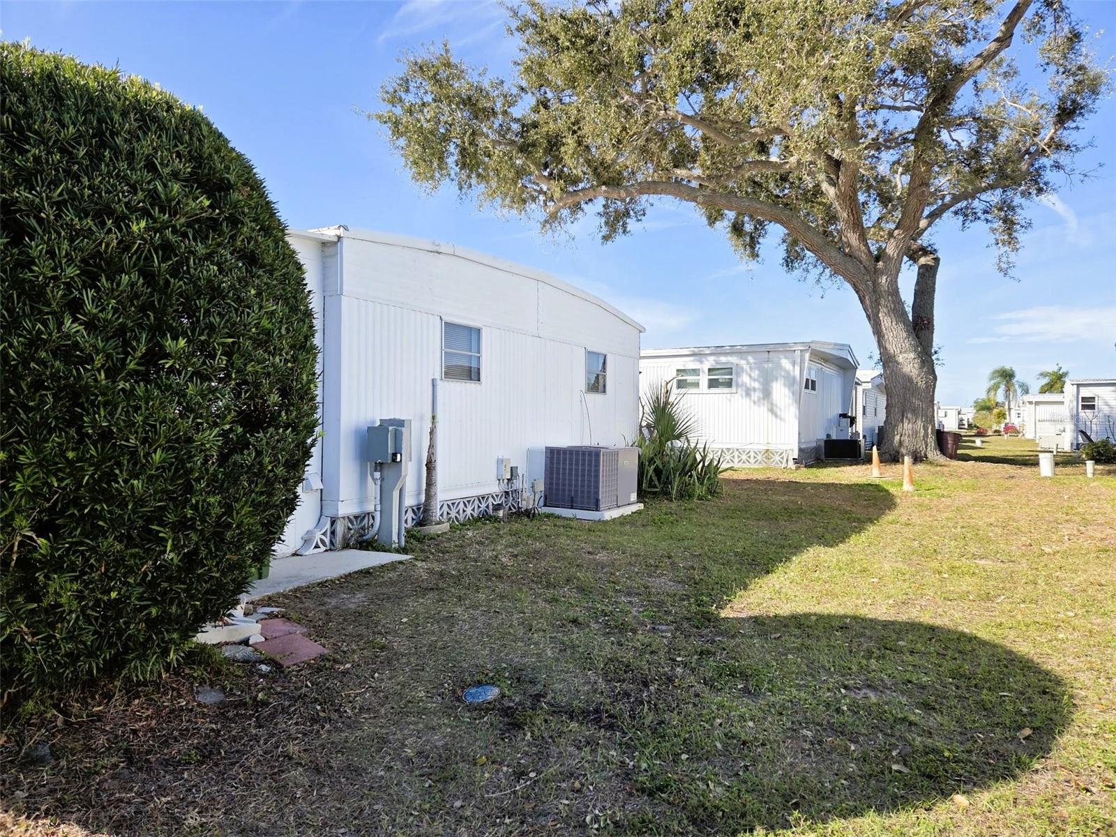 OAKWOOD MANOR - Residential