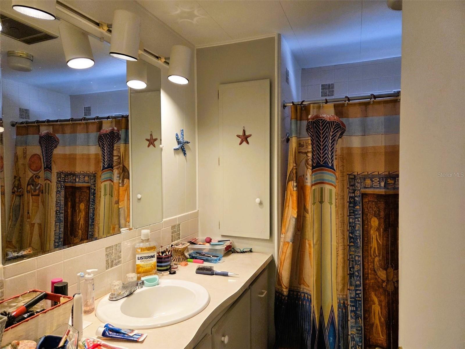 OAKWOOD MANOR - Residential