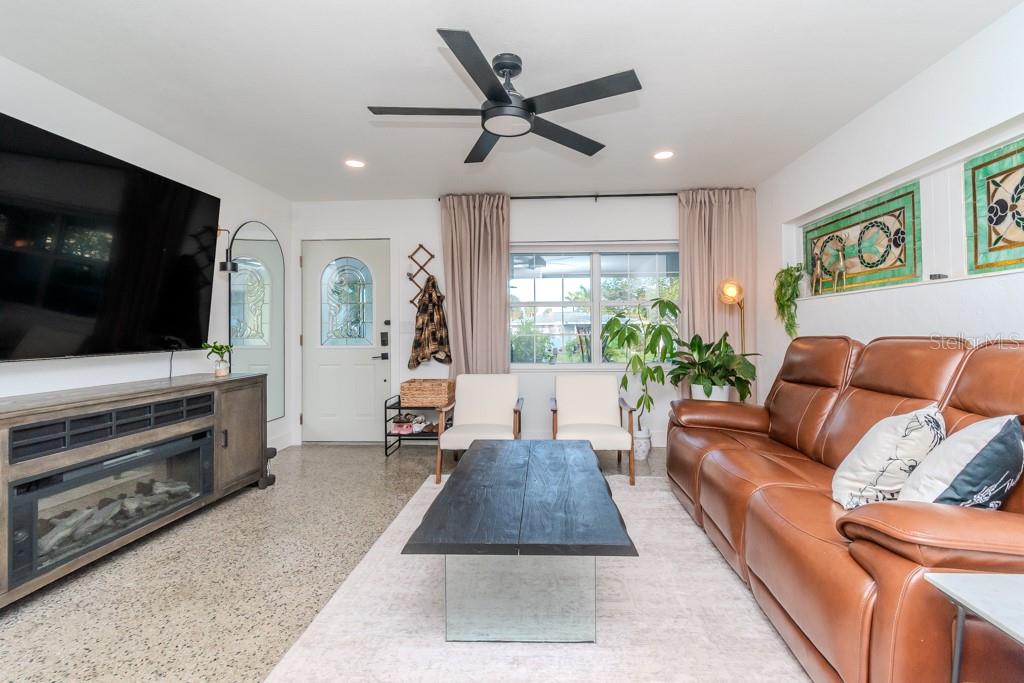 BURNS F J REALTY COS REV - Residential Lease