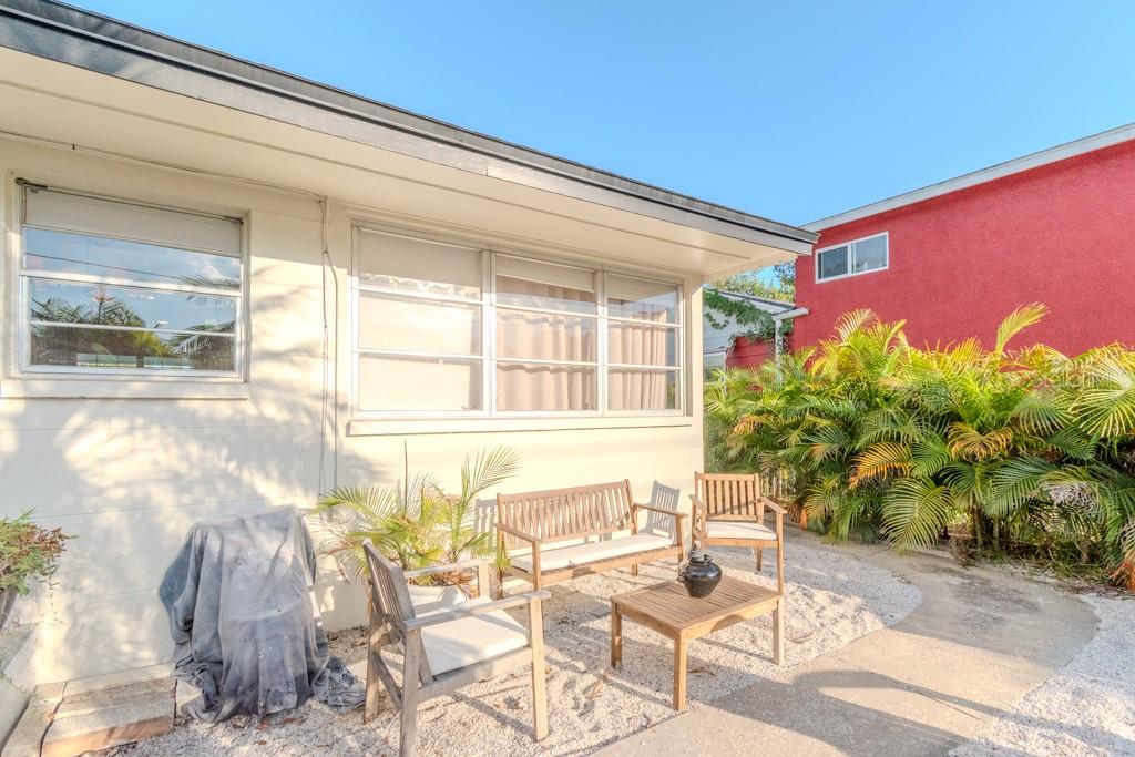 BURNS F J REALTY COS REV - Residential Lease