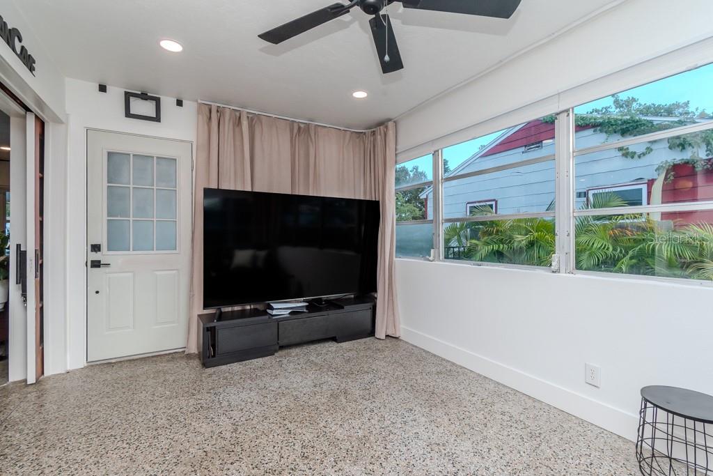 BURNS F J REALTY COS REV - Residential Lease