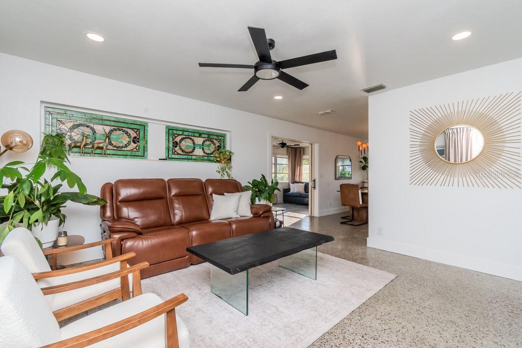 BURNS F J REALTY COS REV - Residential Lease