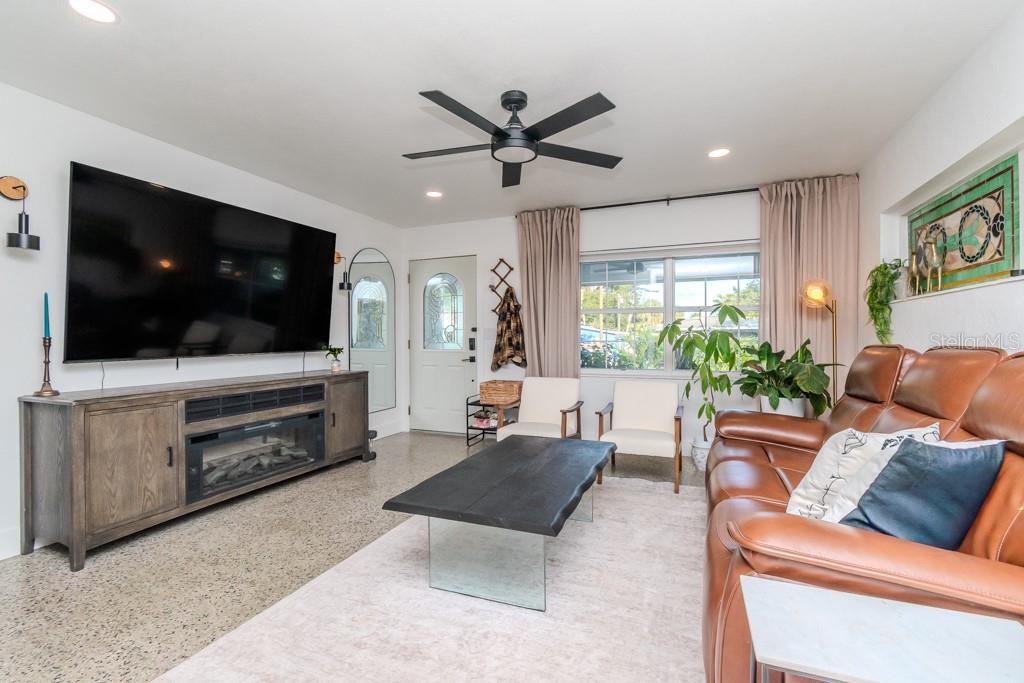 BURNS F J REALTY COS REV - Residential Lease