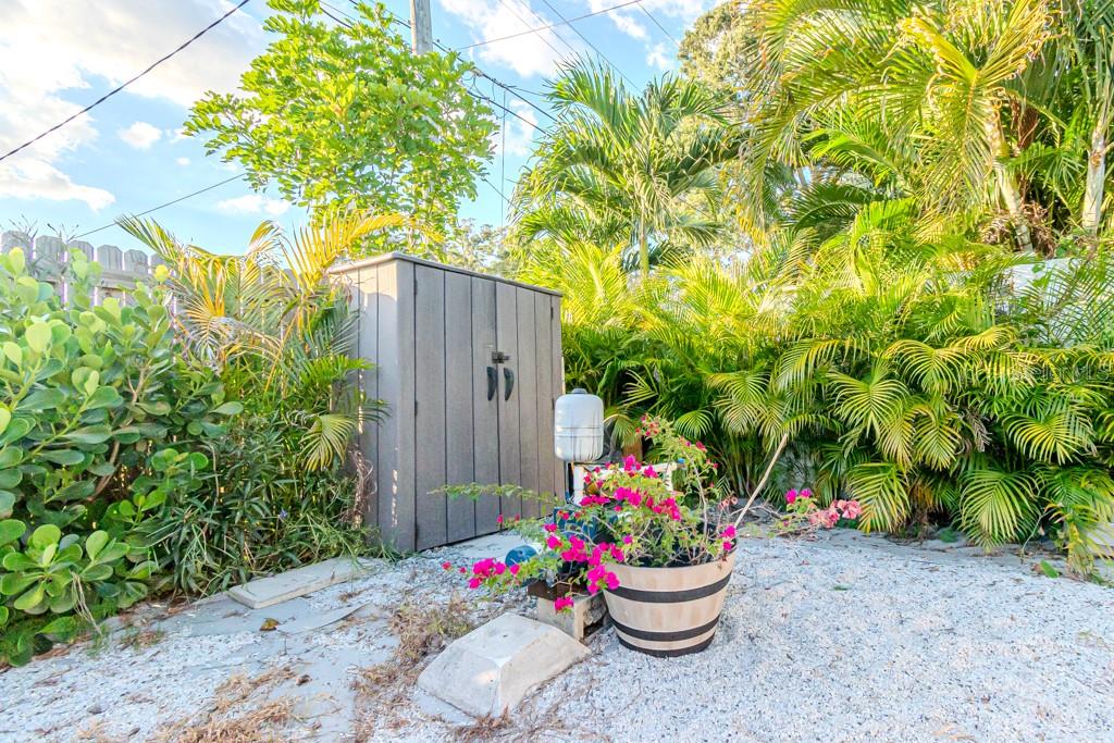 BURNS F J REALTY COS REV - Residential Lease