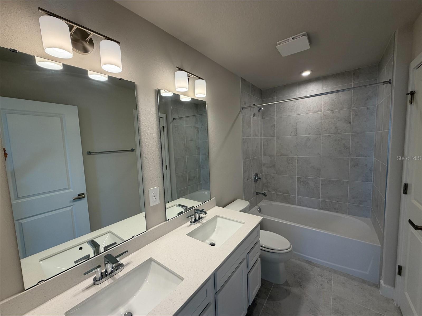 AVALON WOODS - Residential