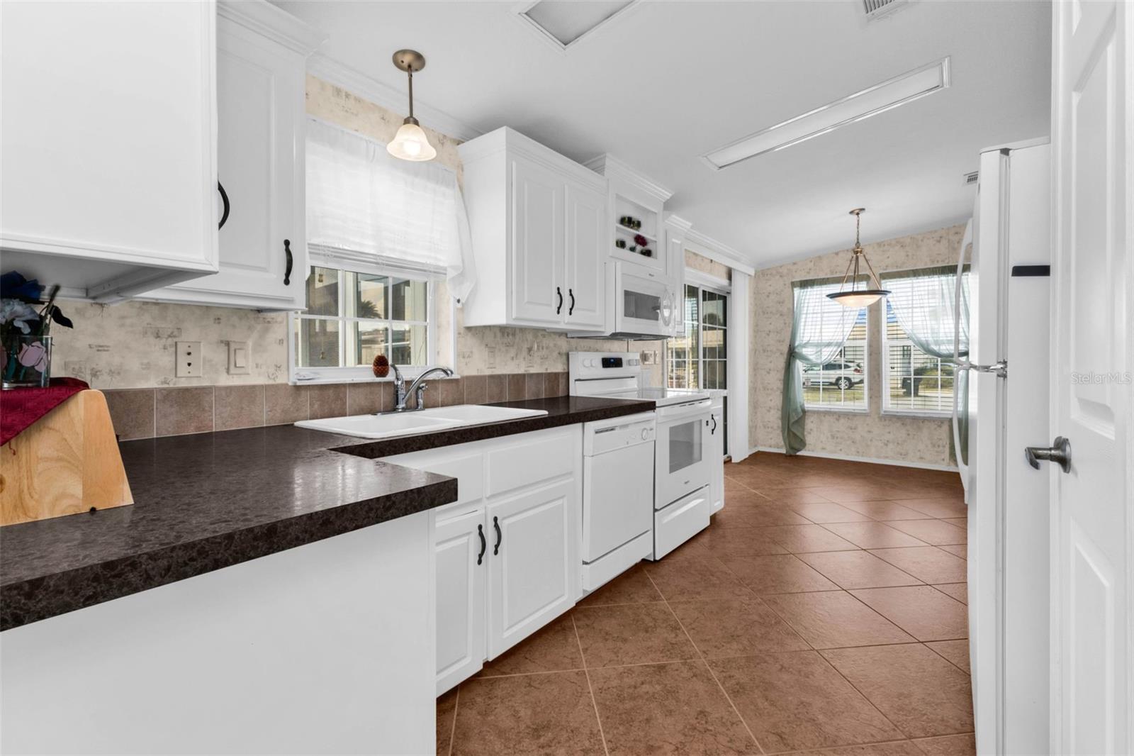 COUNTRY CLUB ESTATES - Residential