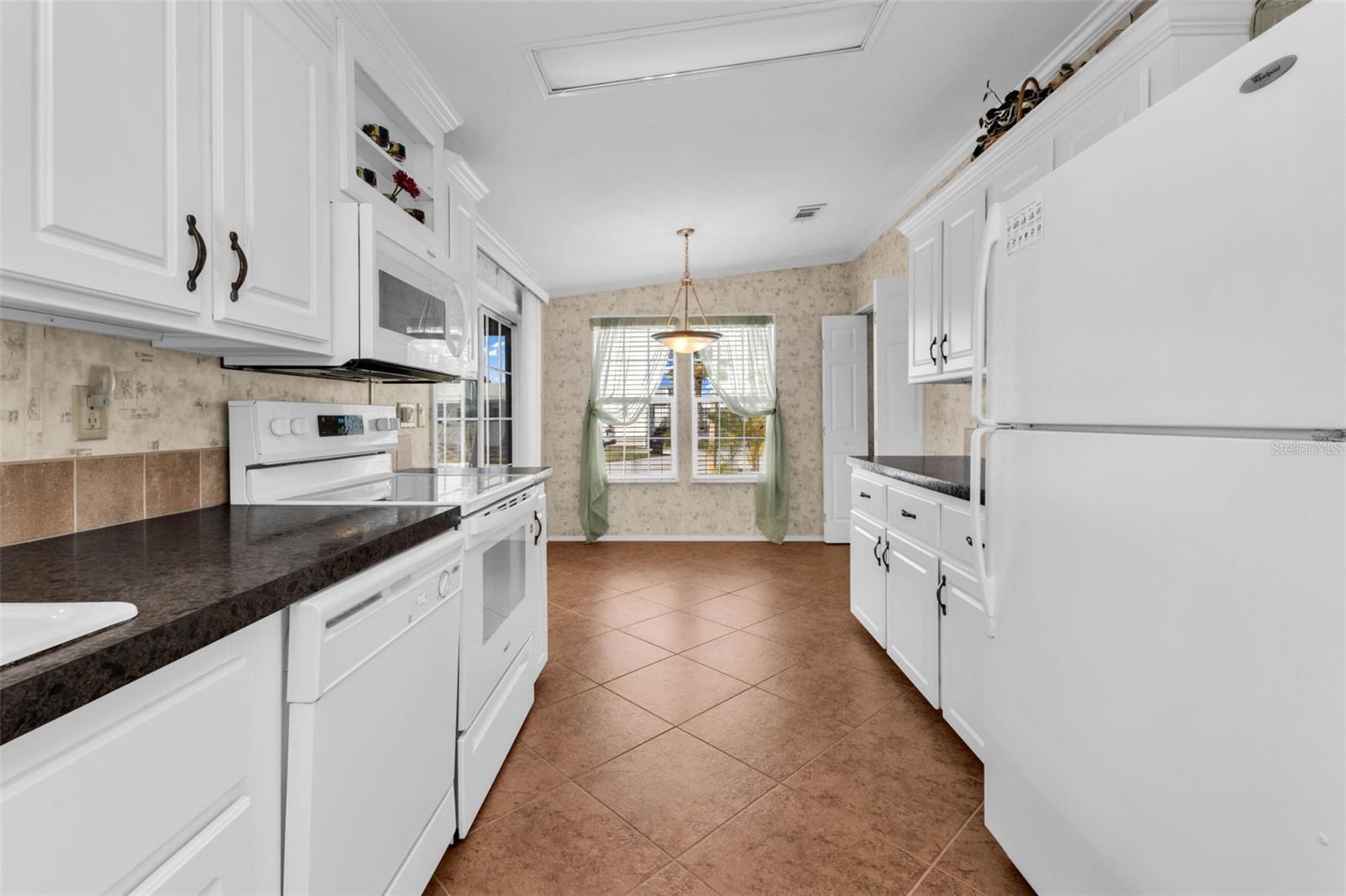 COUNTRY CLUB ESTATES - Residential