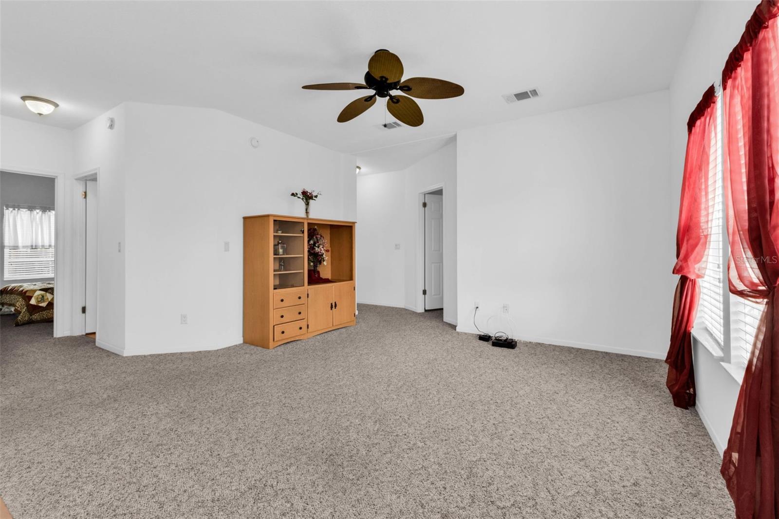 COUNTRY CLUB ESTATES - Residential