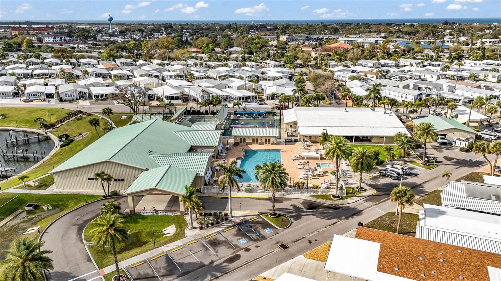 COUNTRY CLUB ESTATES - Residential