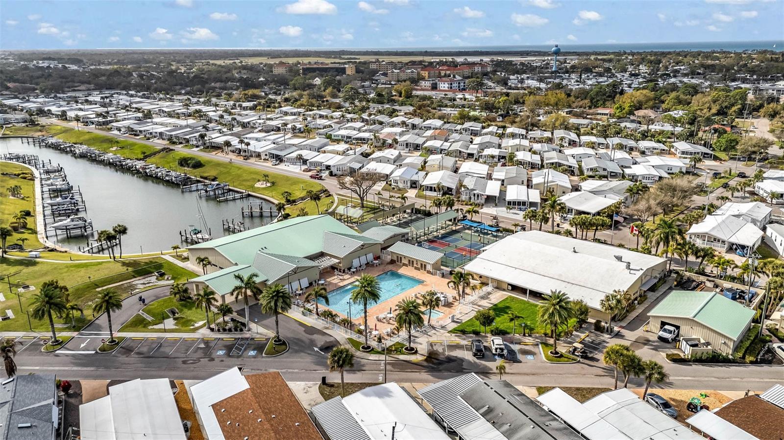 COUNTRY CLUB ESTATES - Residential