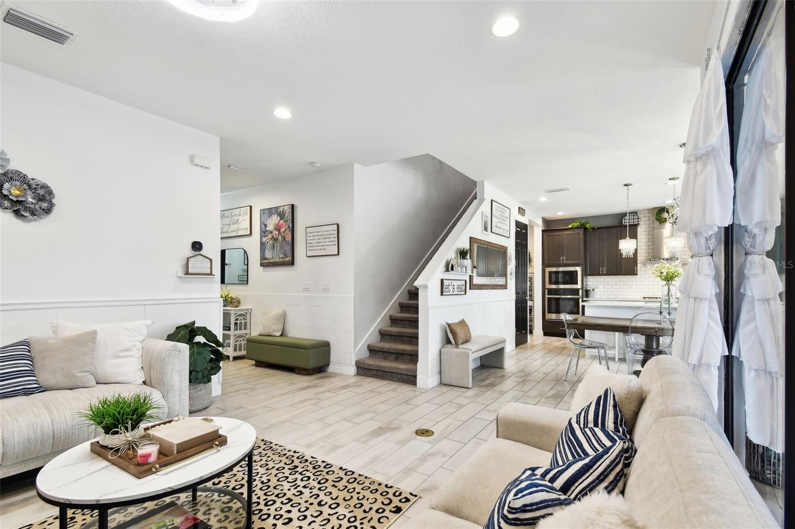 FISHHAWK VICINITY / B AND D HAWKSTONE PHASE 2 - Residential