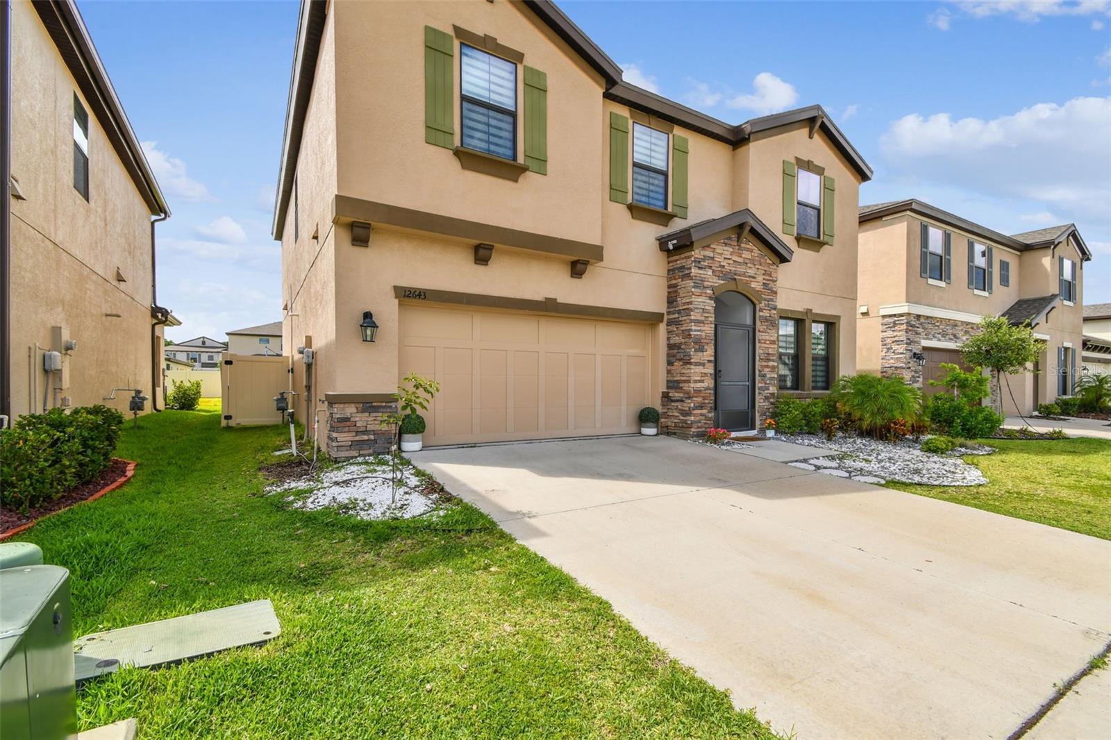 FISHHAWK VICINITY / B AND D HAWKSTONE PHASE 2 - Residential