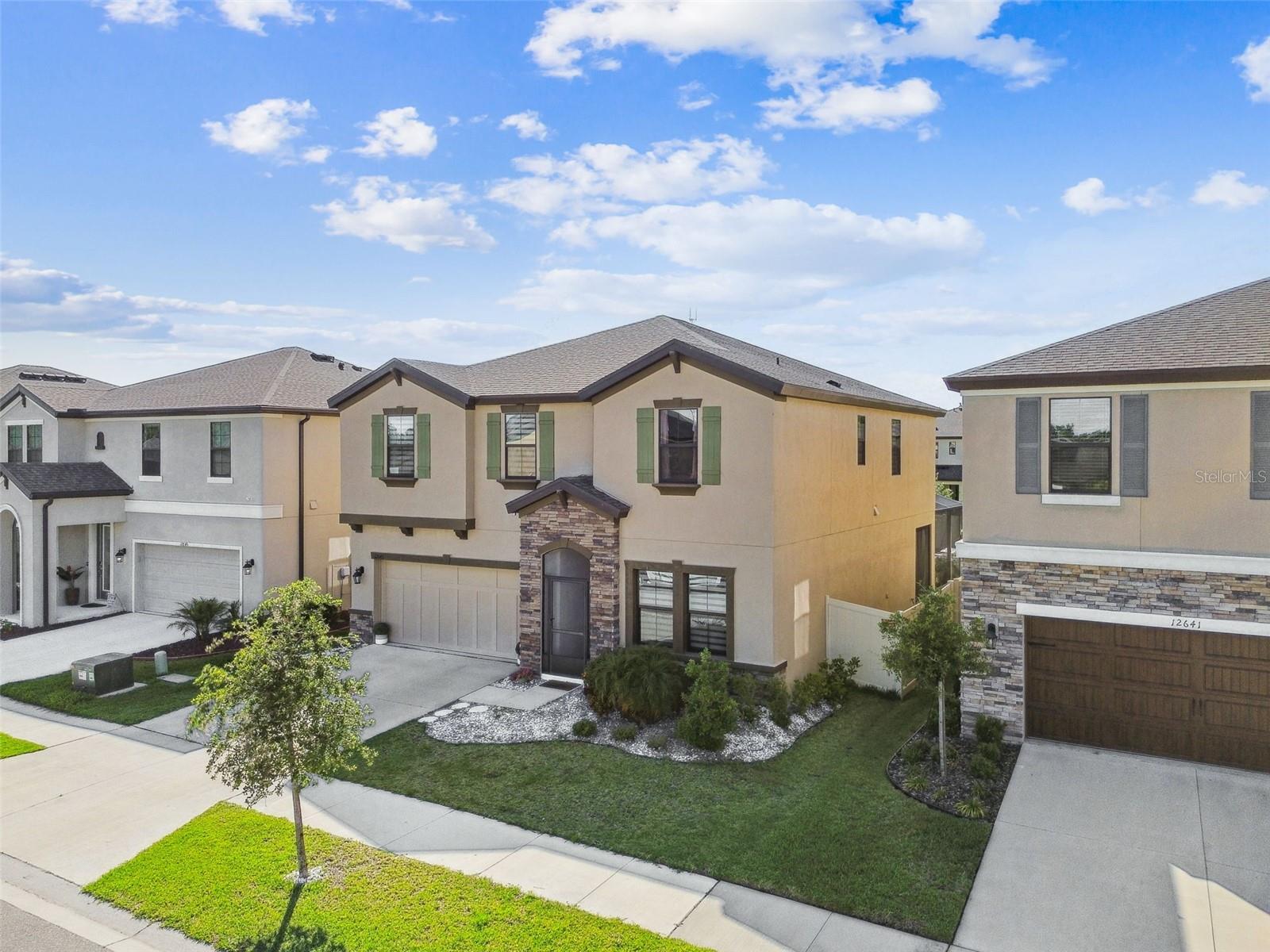 FISHHAWK VICINITY / B AND D HAWKSTONE PHASE 2 - Residential