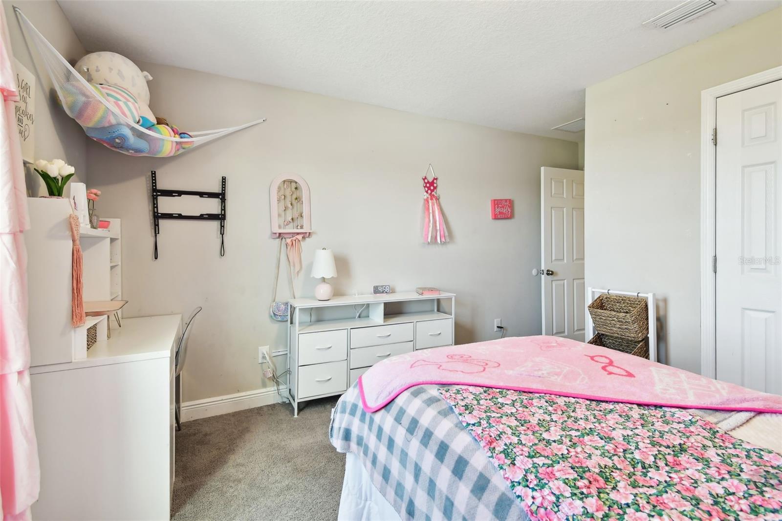 FISHHAWK VICINITY / B AND D HAWKSTONE PHASE 2 - Residential