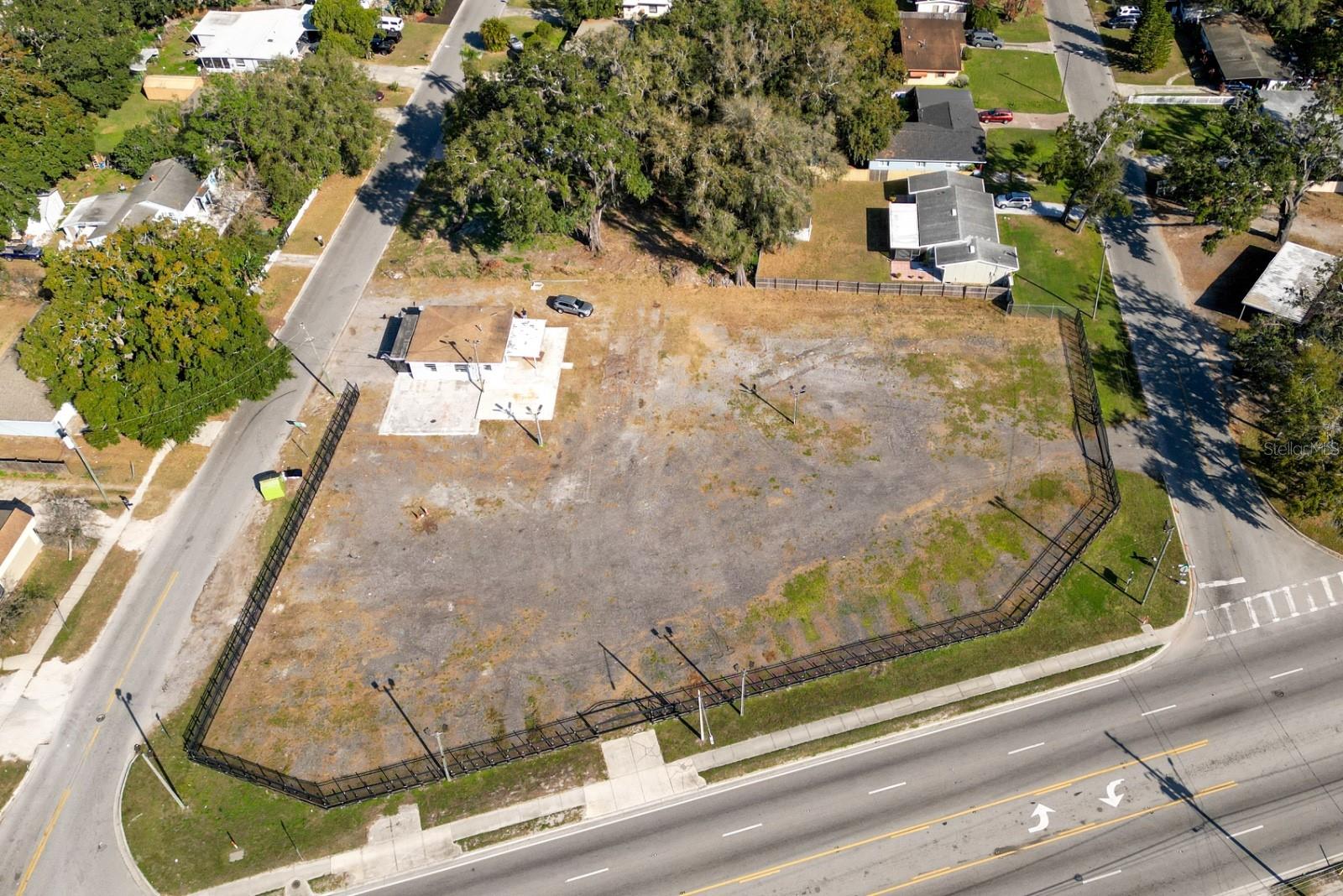 FLOLANDO GARDENS - Commercial Sale