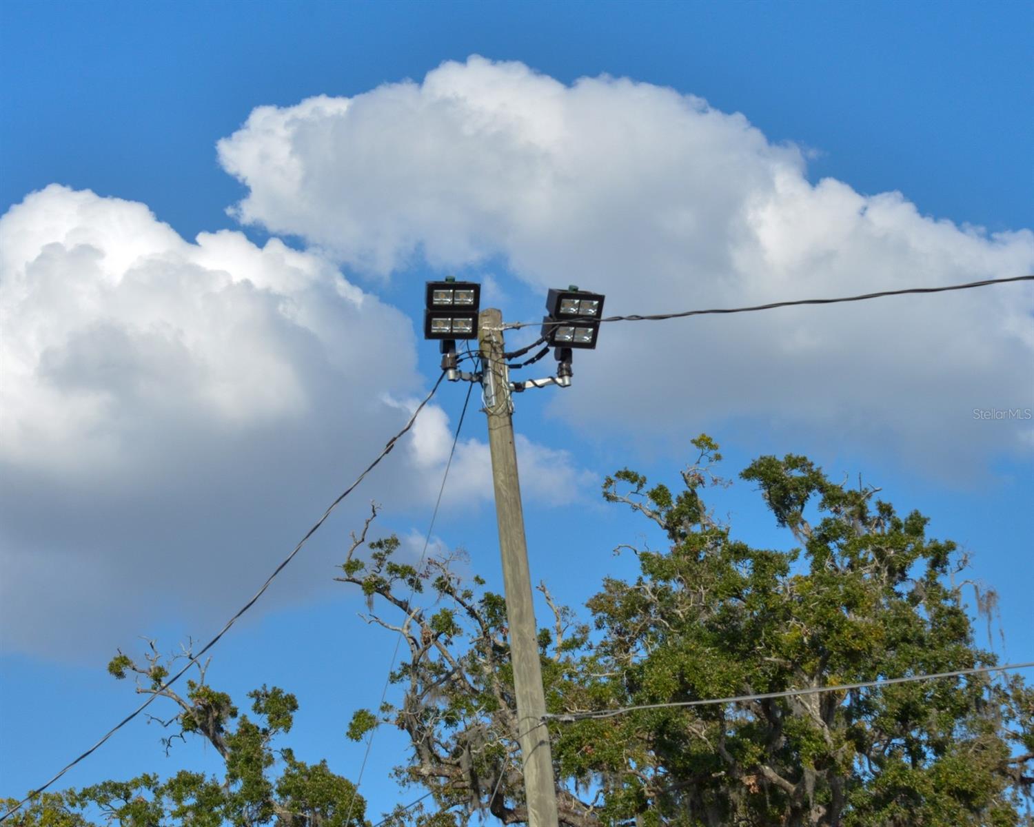 FLOLANDO GARDENS - Commercial Sale