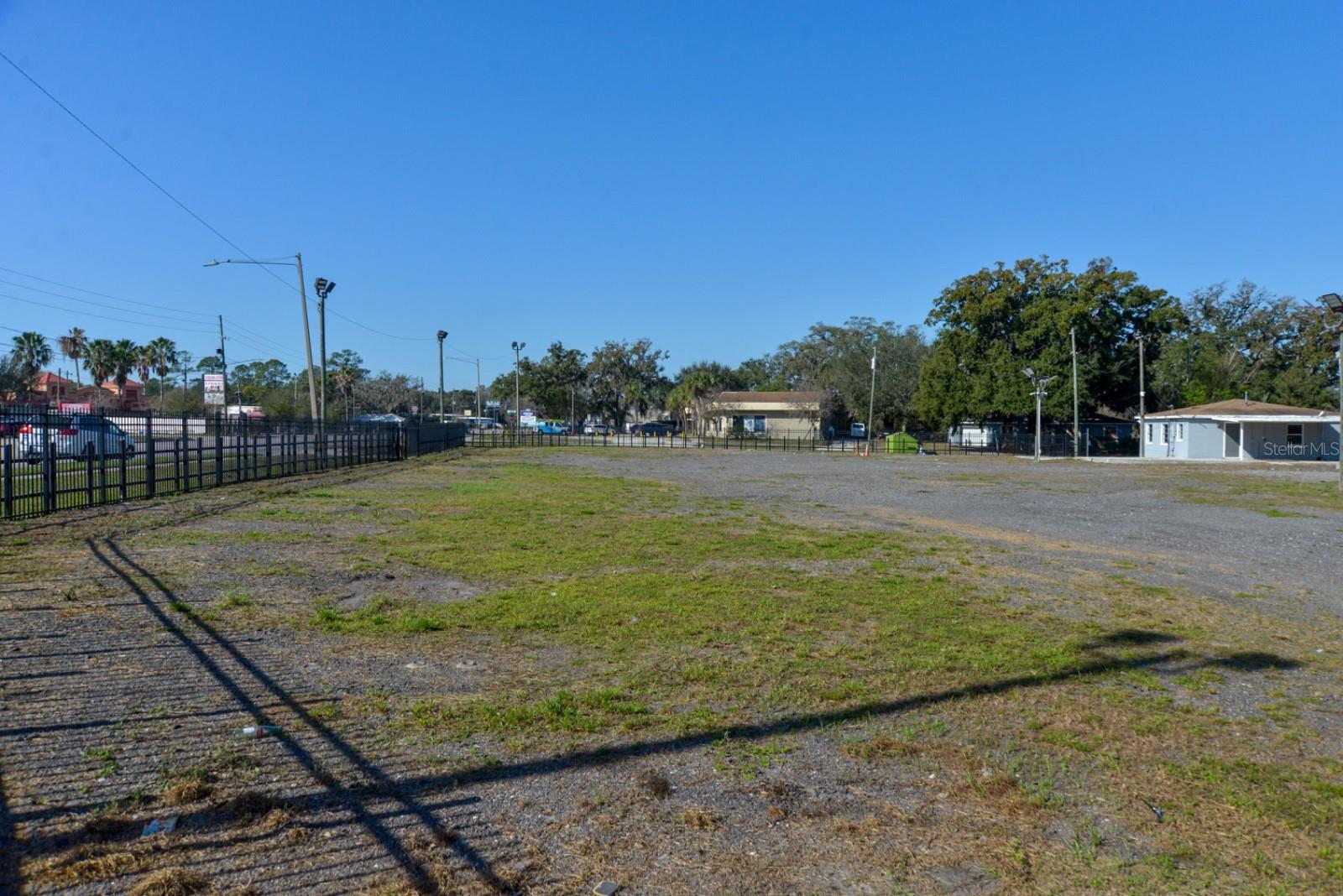 FLOLANDO GARDENS - Commercial Sale