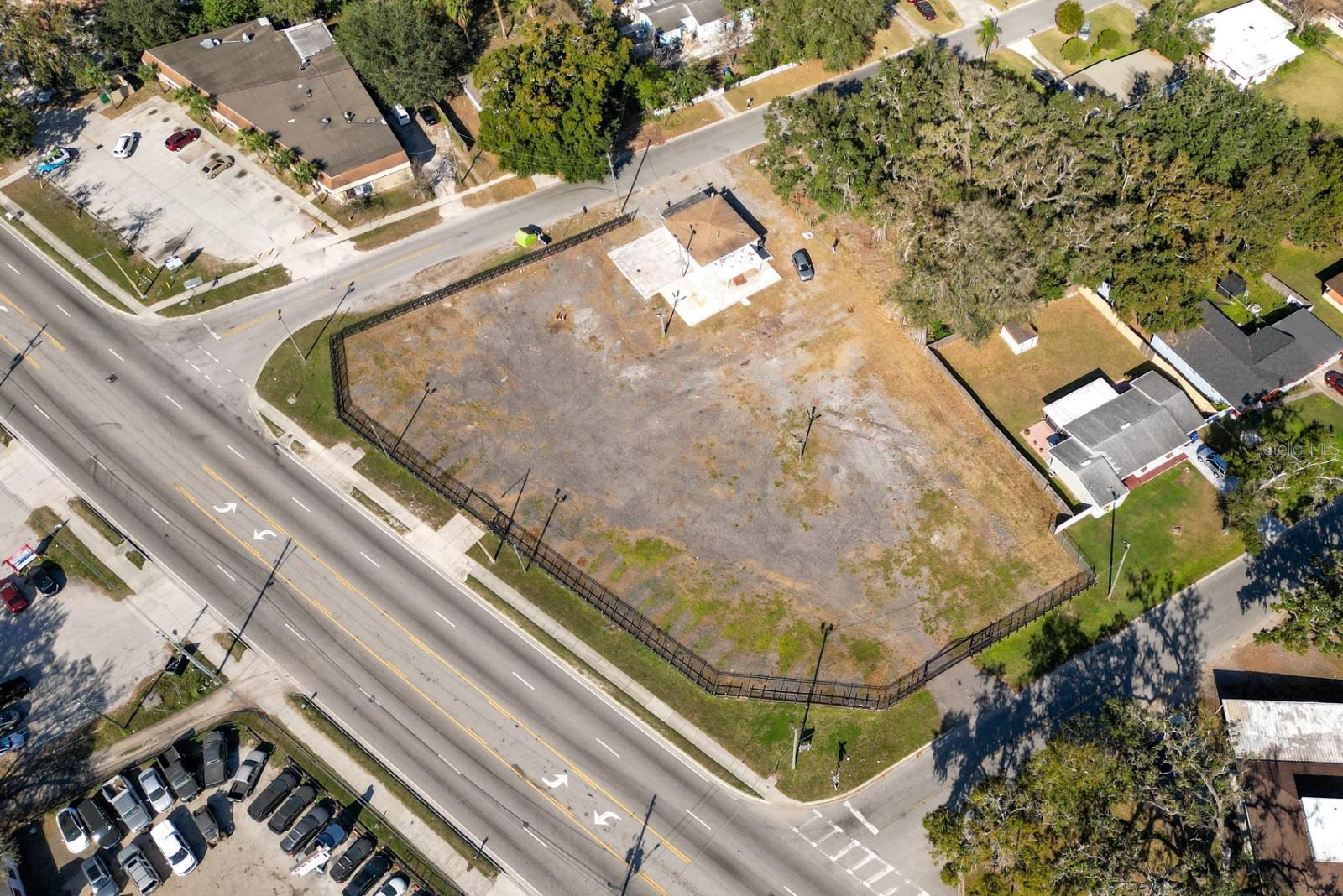 FLOLANDO GARDENS - Commercial Sale