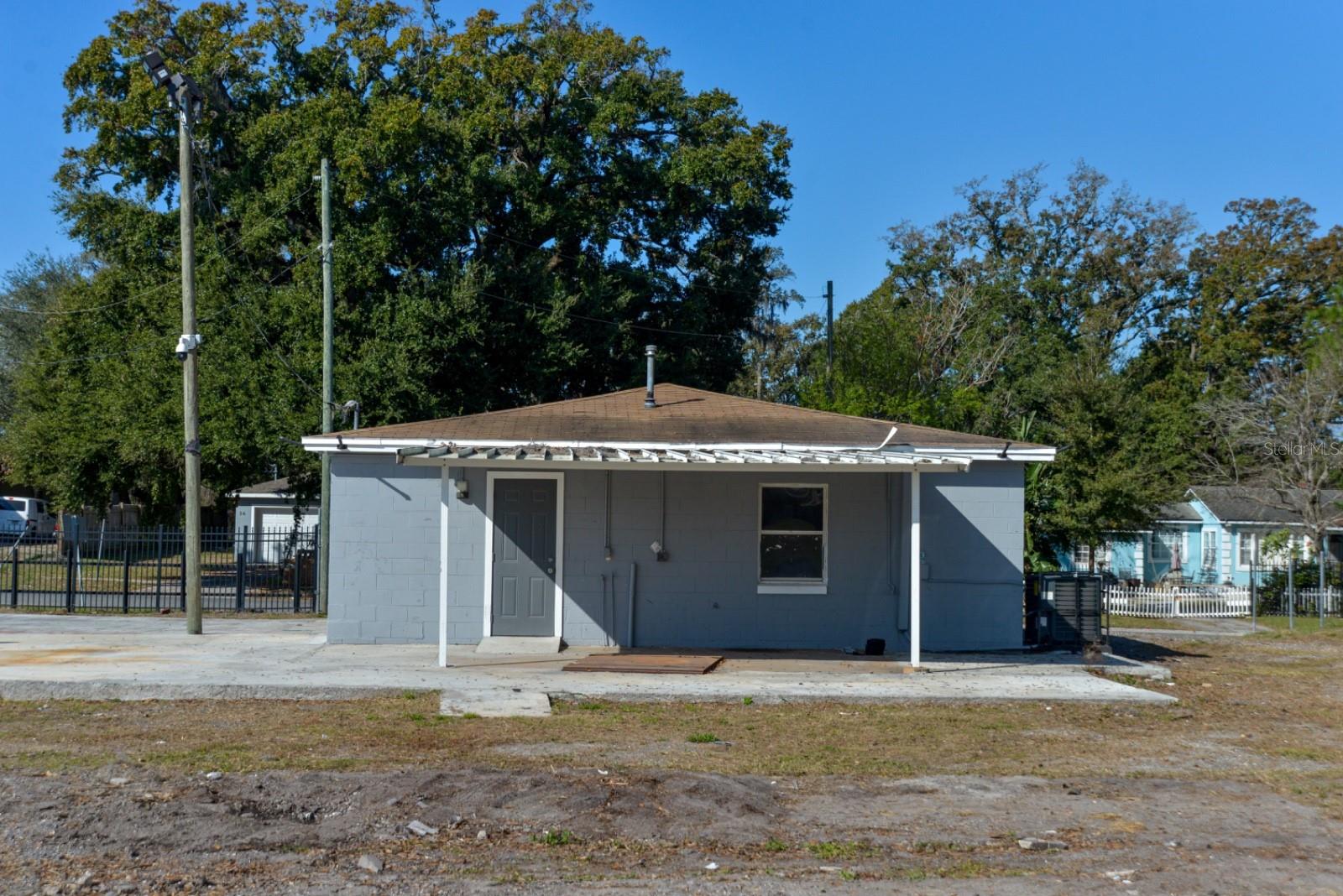 FLOLANDO GARDENS - Commercial Sale