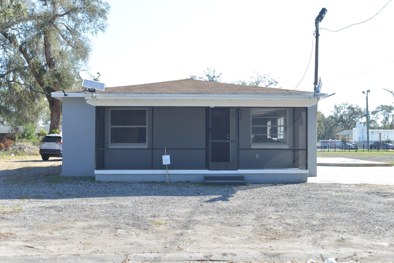 FLOLANDO GARDENS - Commercial Sale