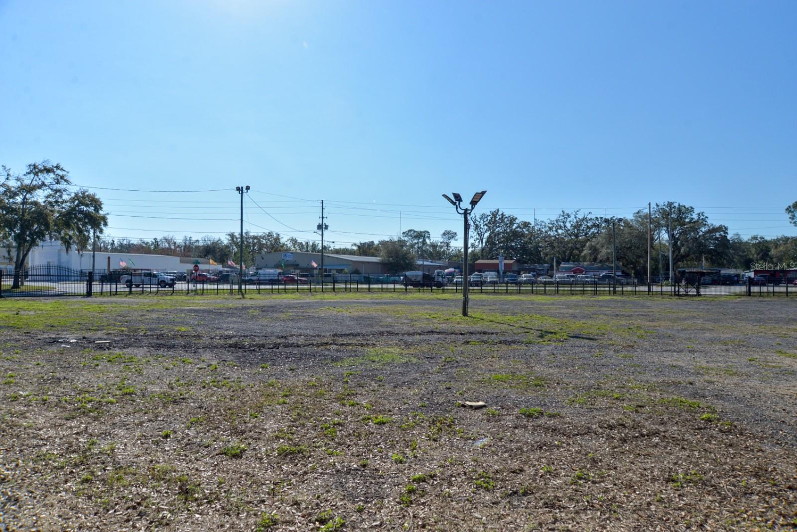 FLOLANDO GARDENS - Commercial Sale