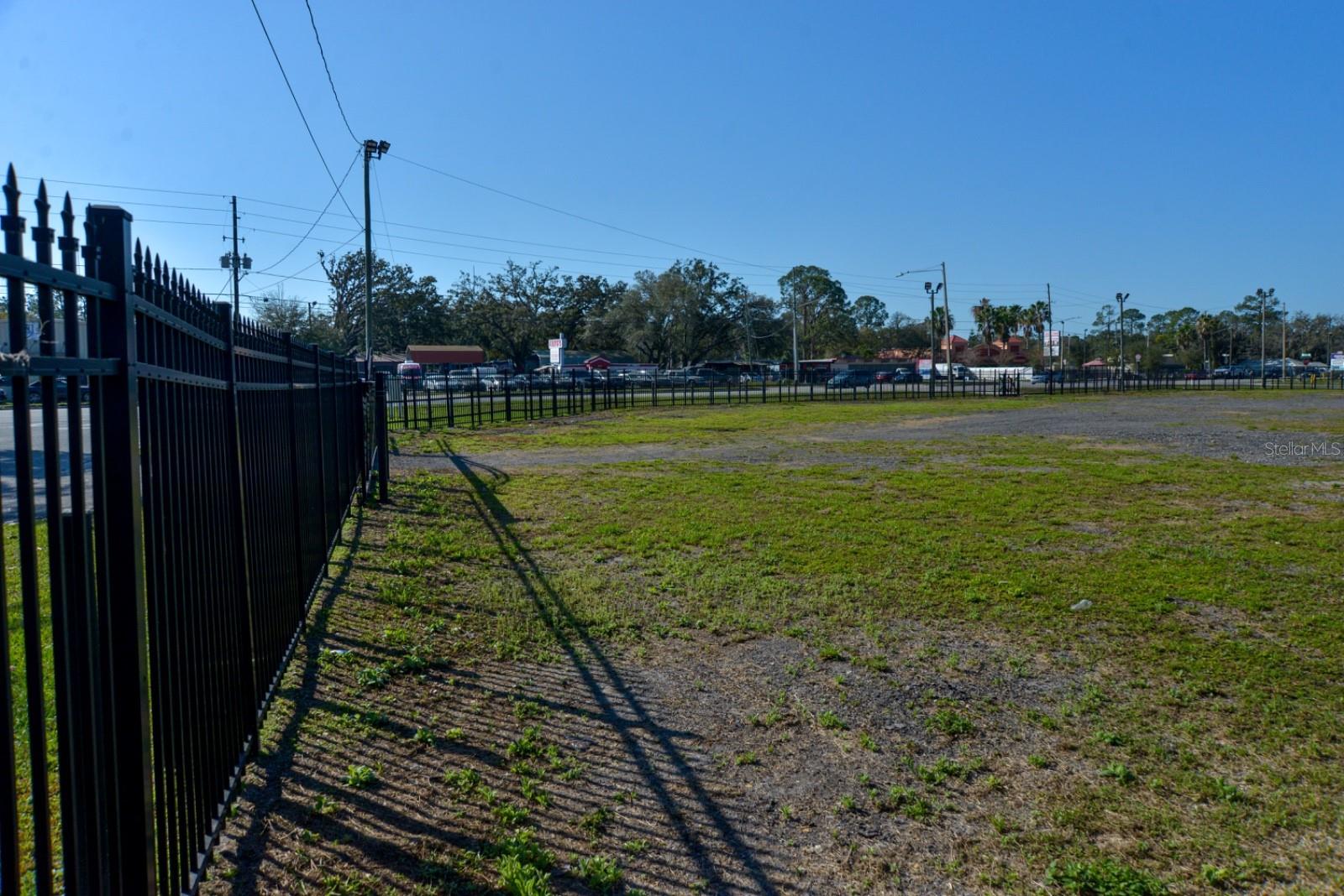 FLOLANDO GARDENS - Commercial Sale