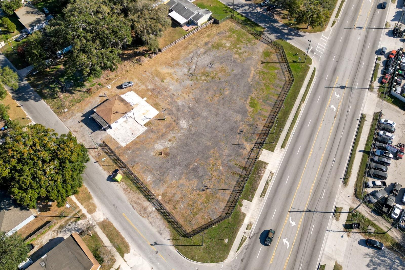 FLOLANDO GARDENS - Commercial Sale