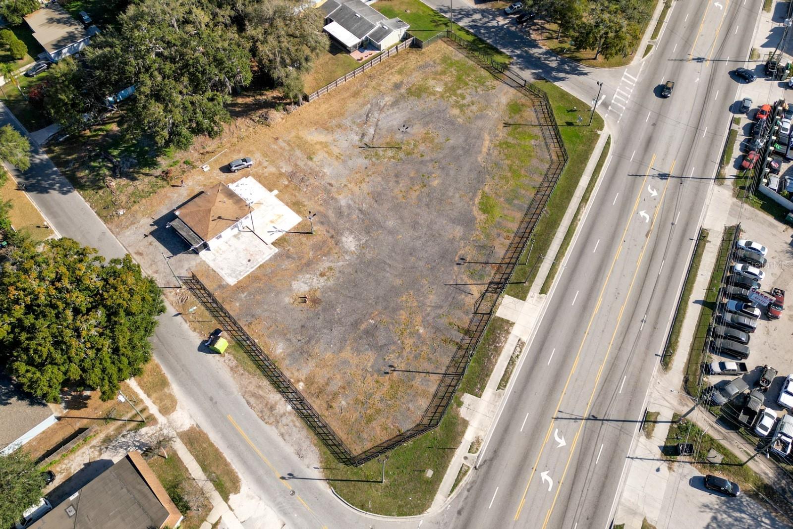 FLOLANDO GARDENS - Commercial Sale