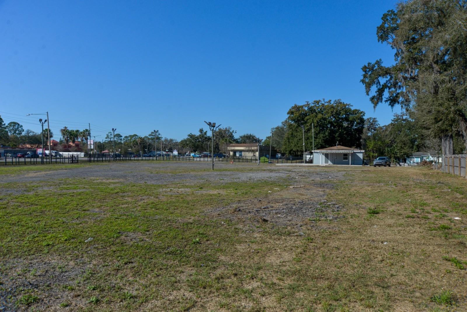 FLOLANDO GARDENS - Commercial Sale