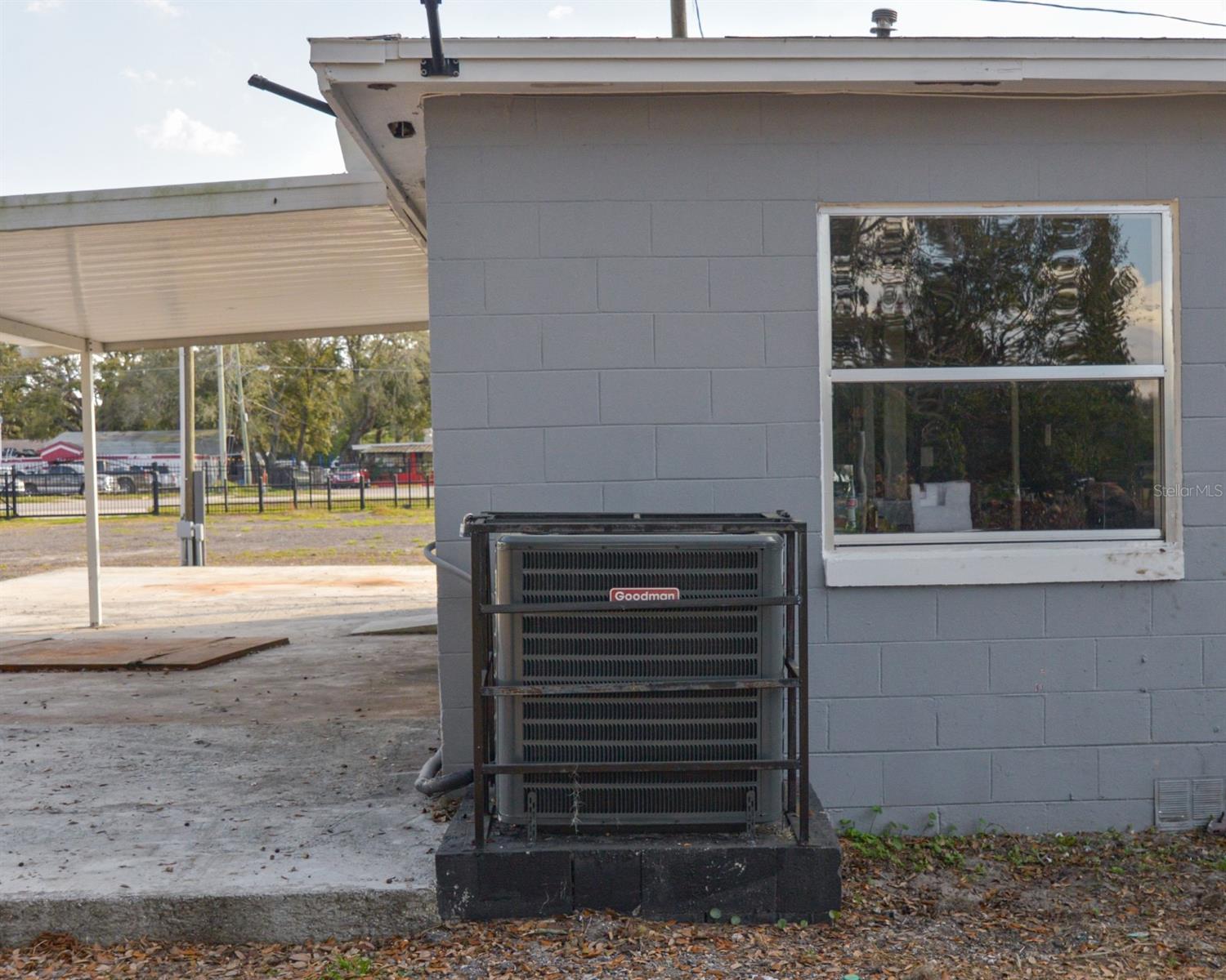 FLOLANDO GARDENS - Commercial Sale