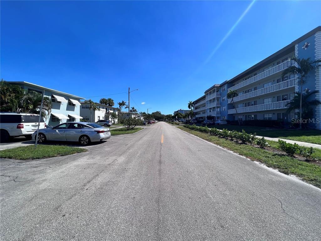 FLOLANDO GARDENS - Commercial Sale