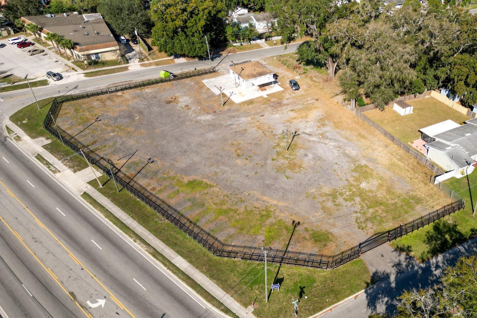 FLOLANDO GARDENS - Commercial Sale