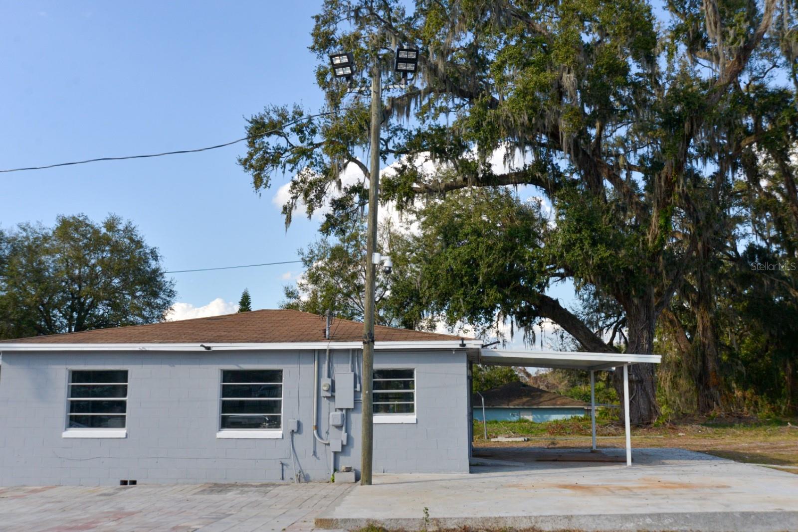 FLOLANDO GARDENS - Commercial Sale