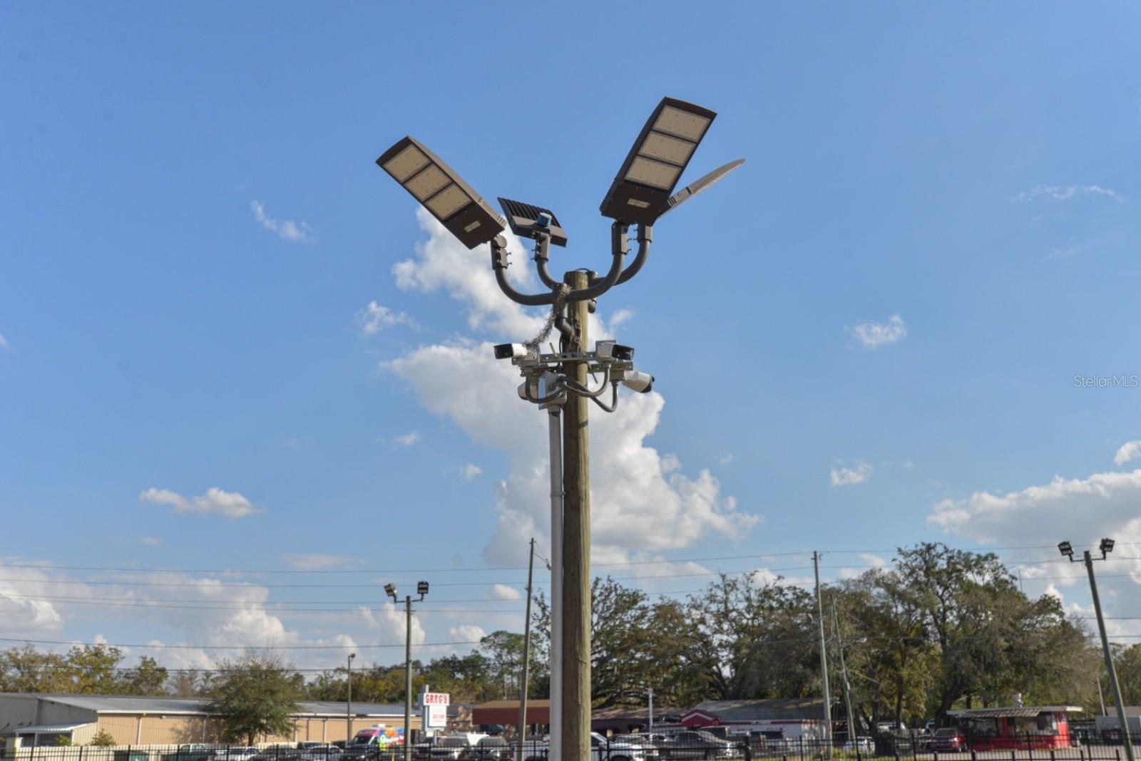 FLOLANDO GARDENS - Commercial Sale