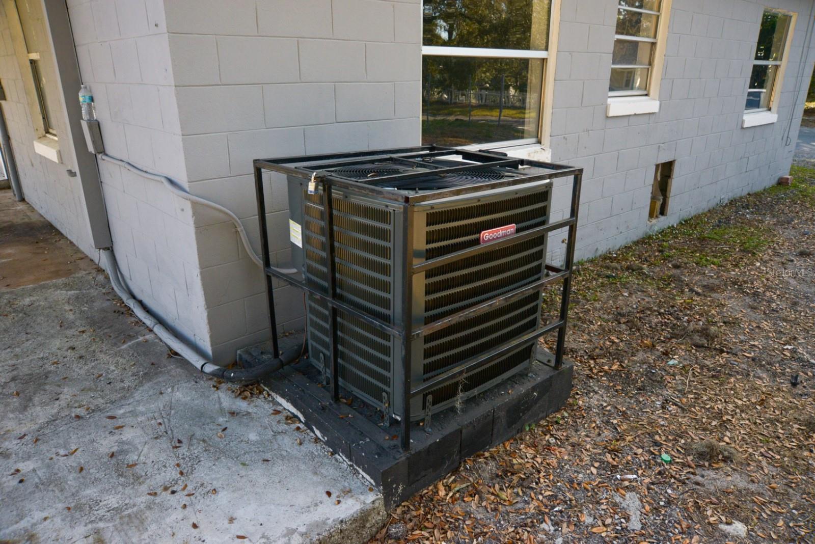 FLOLANDO GARDENS - Commercial Sale