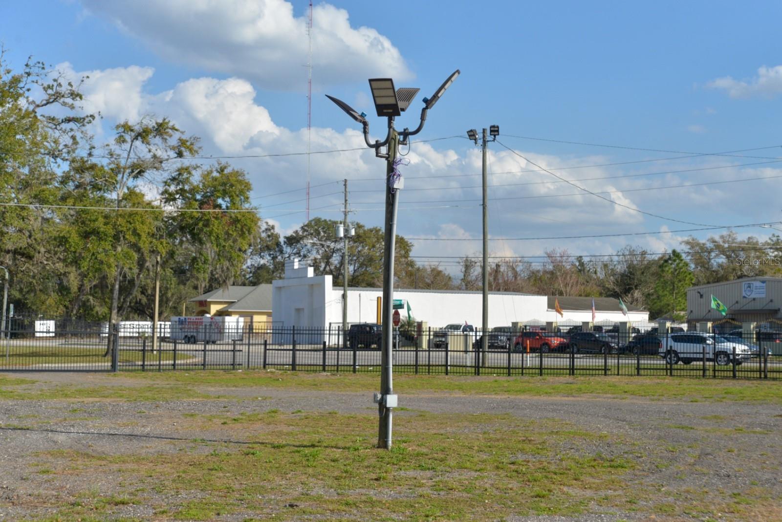 FLOLANDO GARDENS - Commercial Sale