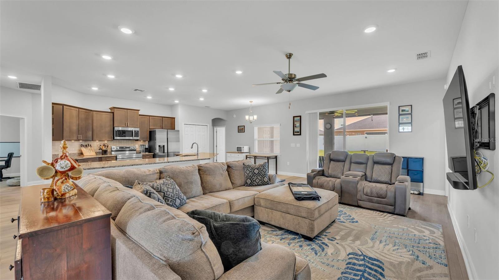 6847 TREYMONT DRIVE