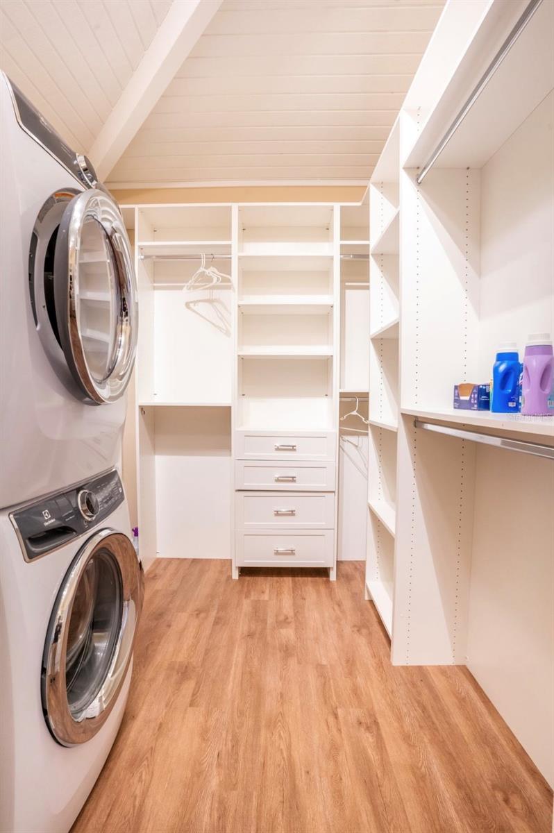 SIESTA BEACH - Residential