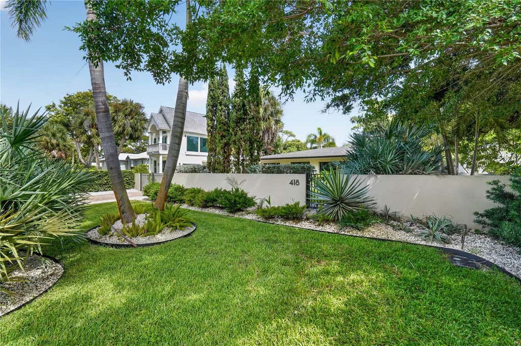 Photo of 418 Sapphire Drive, Sarasota, FL 34234 (MLS # A4699914)