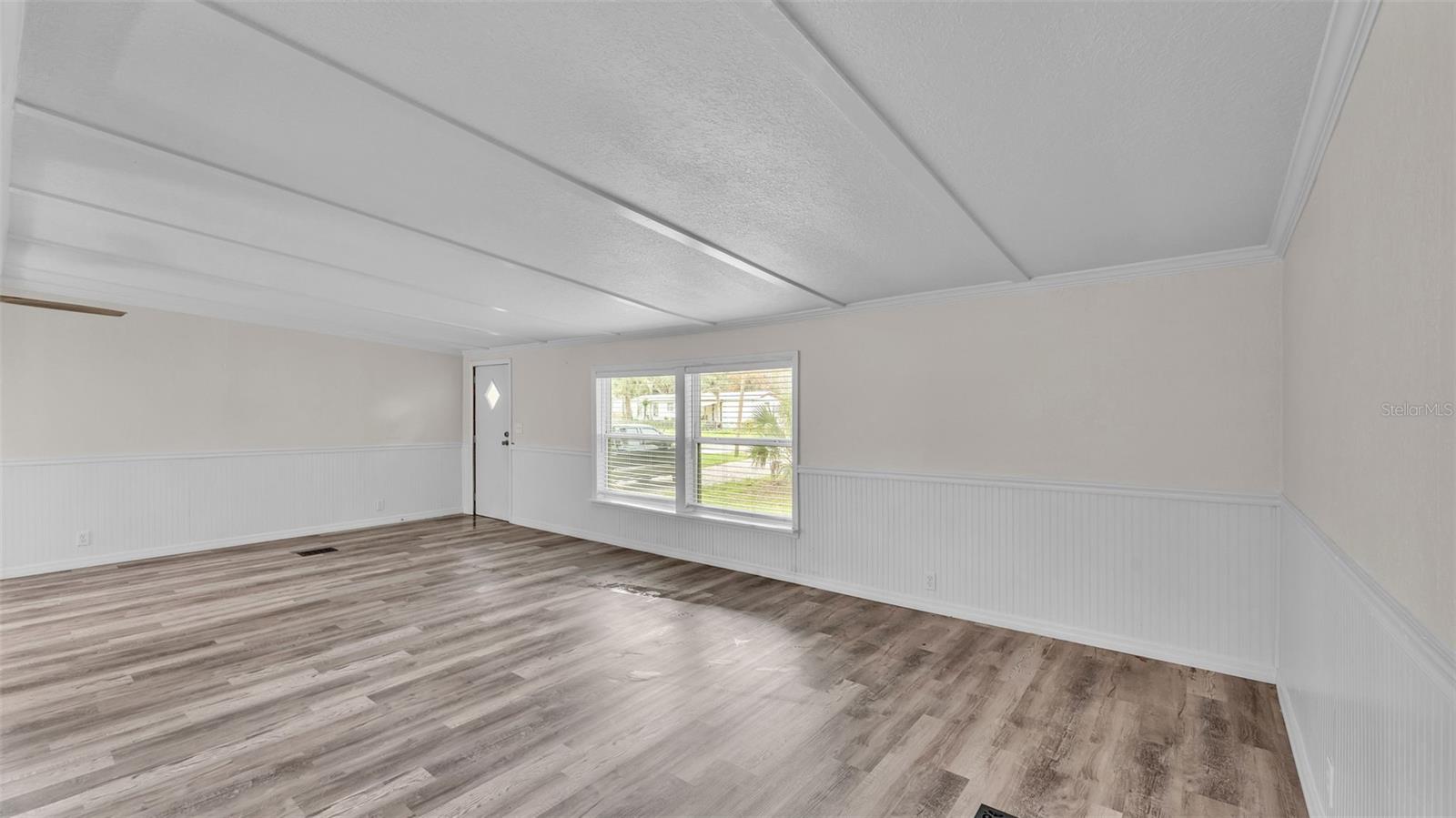 3548 SHADY BROOKE DRIVE W