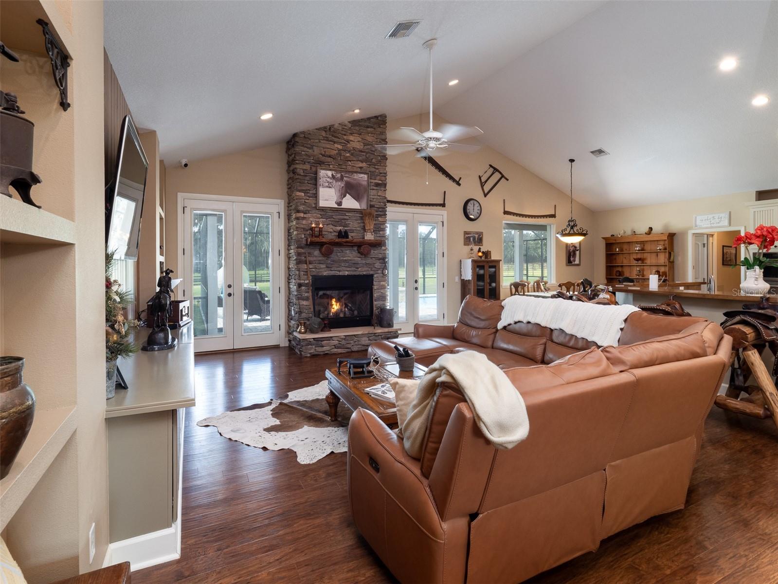 PLANTATION OAKS - Residential