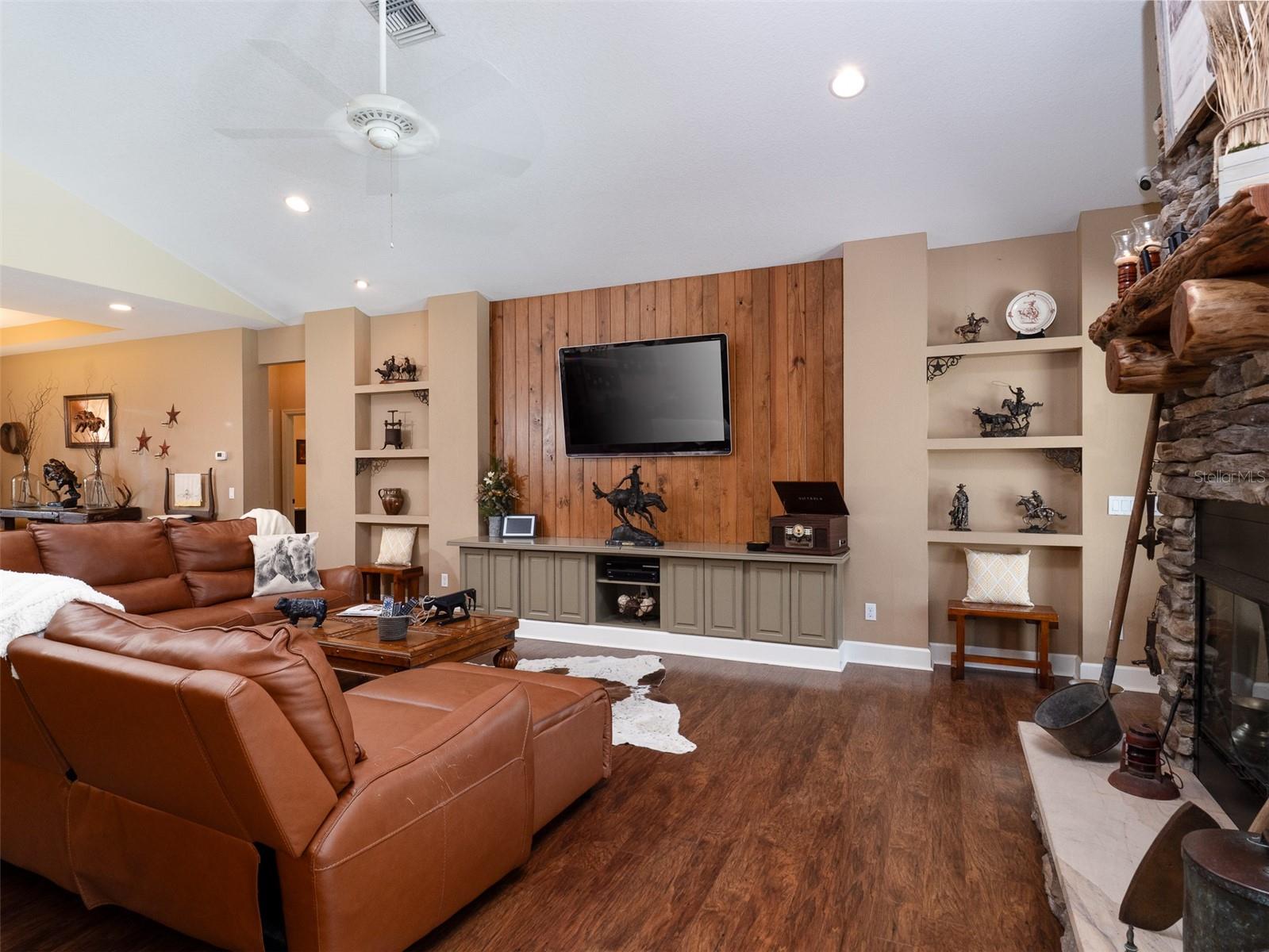 PLANTATION OAKS - Residential