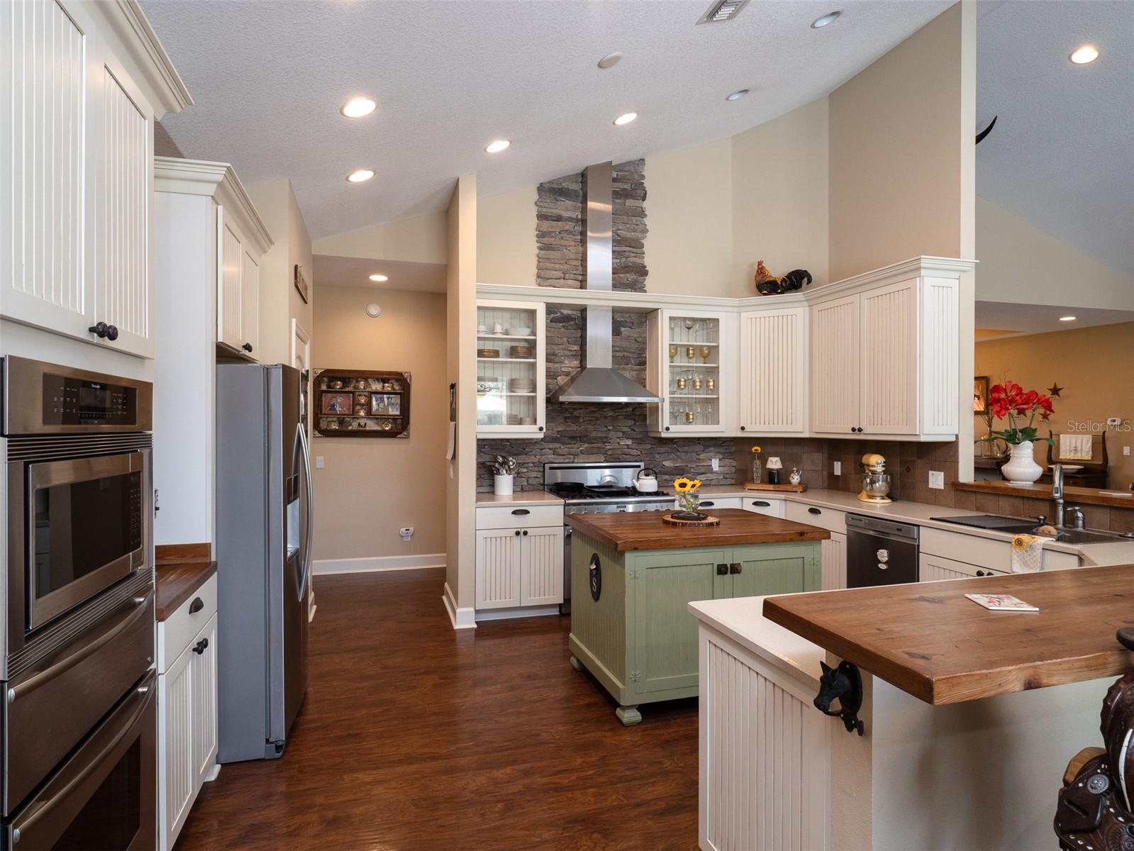 PLANTATION OAKS - Residential