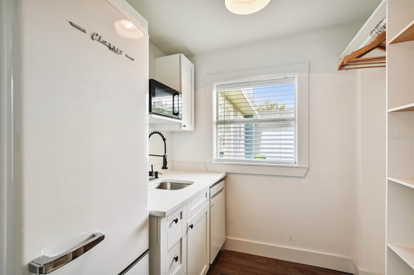 AVALON HEIGHTS - Residential Lease