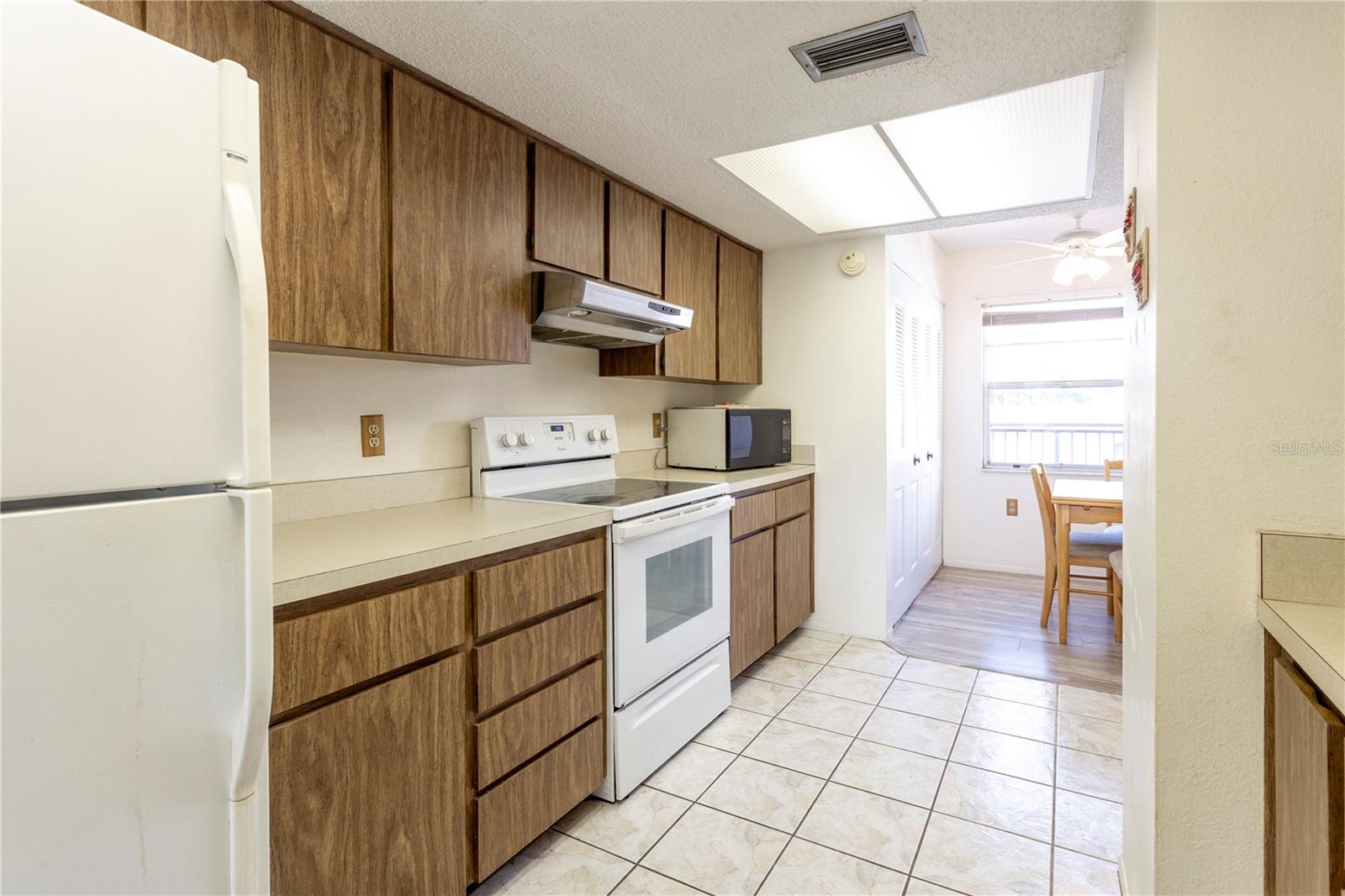 HOLIDAY LAKE VILLAS CONDO - Residential